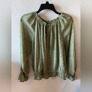Bella blusa juvenil con elástico en la cintura.